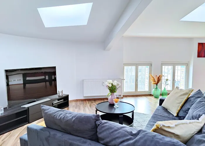 Grosses Modernes Loft Mit Tischkicker, Billiard Und Heimkino In Uni Und Klinik Naehe