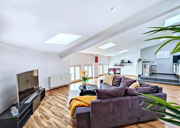 Grosses Modernes Loft Mit Tischkicker, Billiard Und Heimkino In Uni Und Klinik Naehe