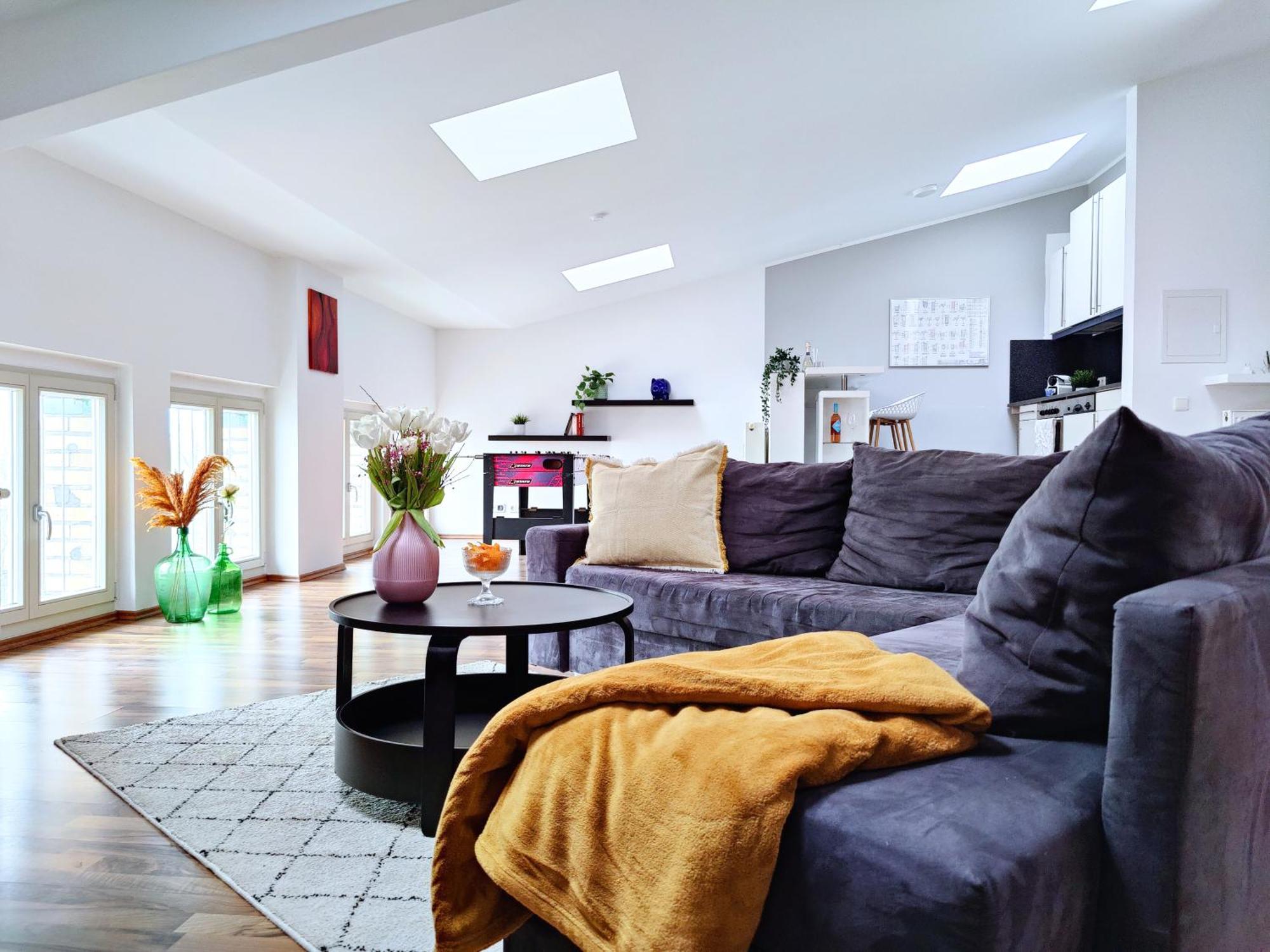 Grosses Modernes Loft Mit Tischkicker, Billiard Und Heimkino In Uni Und Klinik Naehe Magdeburg