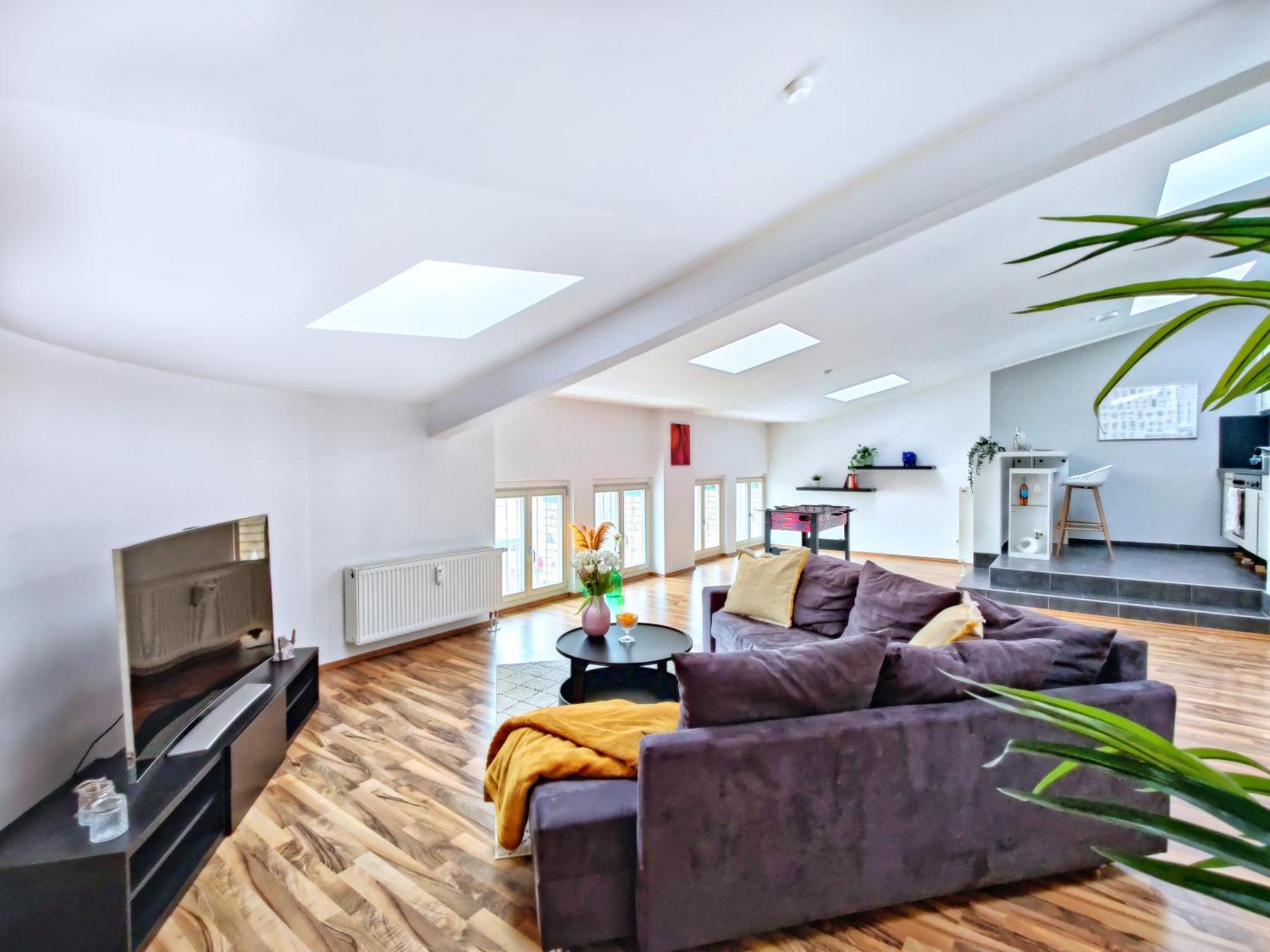 Grosses Modernes Loft Mit Tischkicker, Billiard Und Heimkino In Uni Und Klinik Naehe Apartment Magdeburg